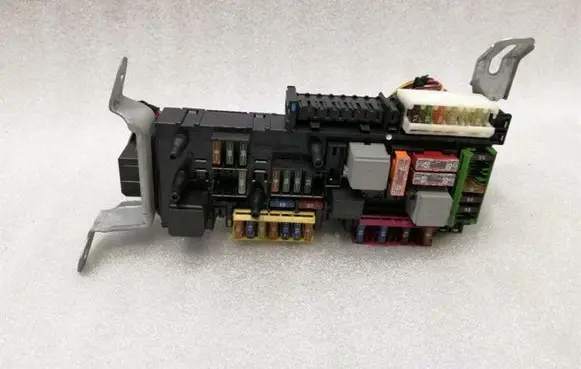 Mercedes-Benz CLS C218 X218 Fuse module A2129001406