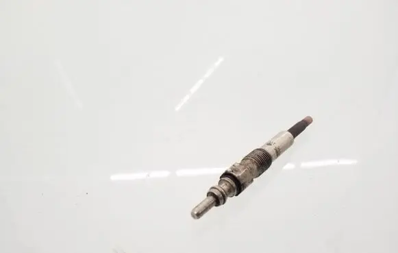 Volkswagen PASSAT B5 Glow plug 01S355E
