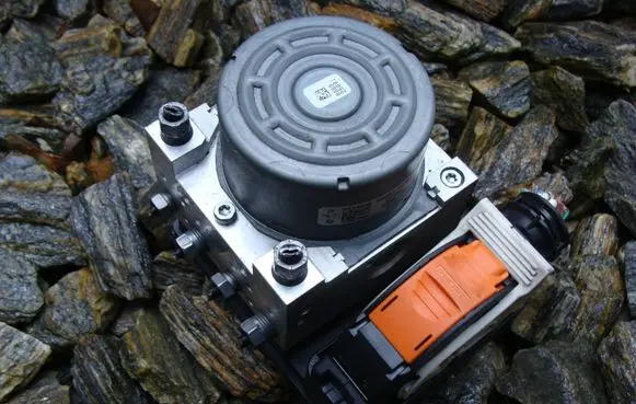 Peugeot 208 ABS Pump 9835128780 10022019104