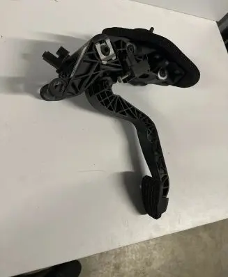Ford Fiesta Clutch pedal AY117B633AD 00774783 E3B2B