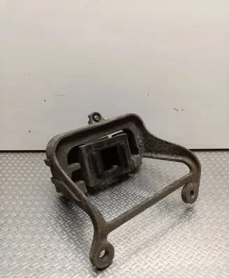 Gearbox mounting bracket