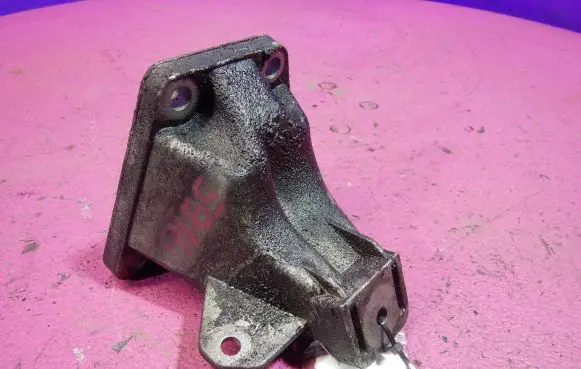 Audi A4 S4 B6 8E 8H Engine mounting bracket 4B0199308