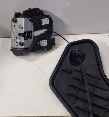 Volkswagen Sharan Sliding door lock 7N0839016J