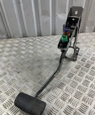 Nissan Navara D23 Brake pedal 95209217 952922173