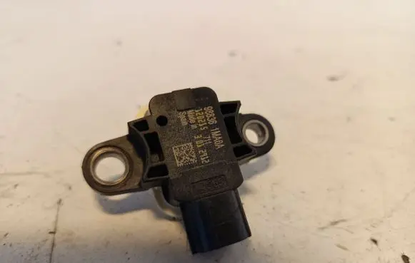 Nissan Leaf I (ZE0) Airbag deployment crash/impact sensor 988361MA0A