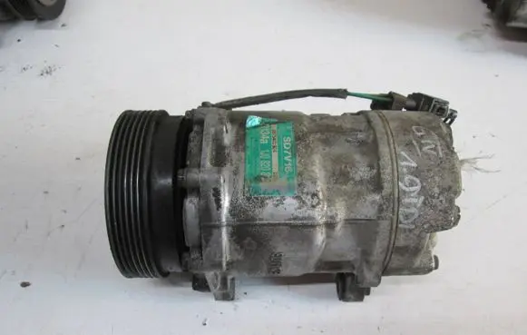 Volkswagen Golf IV Air conditioning (A/C) compressor (pump) 1J0820803A