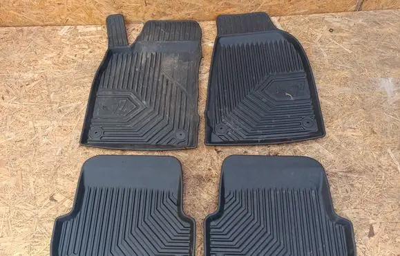 Seat Exeo (3R) Car floor mat set 77407084
