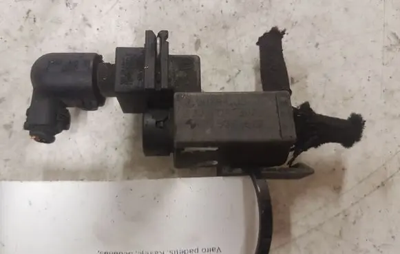 BMW 3 E90 E91 Vacuum valve 70078400 7537612