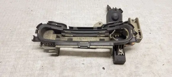 Audi A4 S4 B6 8E 8H Front door exterior handle/bracket 