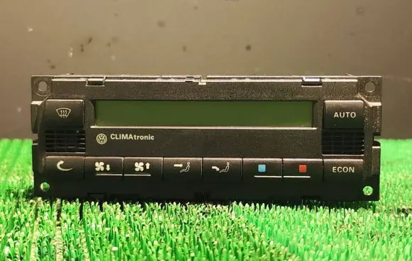 Volkswagen PASSAT B5 Climate control unit
