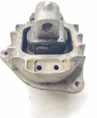 BMW 5 F10 F11 Engine mount bracket