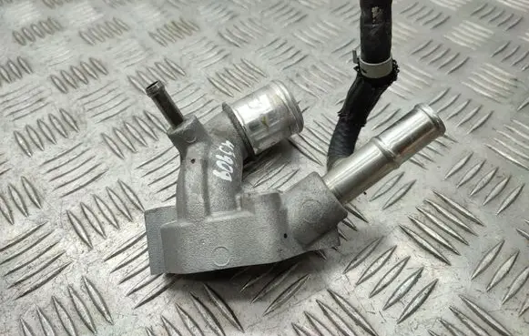 Toyota RAV 4 (XA50) Engine coolant pipe/hose