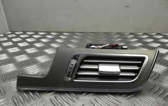 Rear air vent grill
