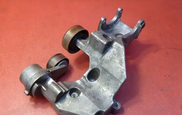 KIA Carnival Engine mounting bracket