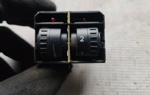 Volkswagen Touran I Headlight level height control switch 1T0941333