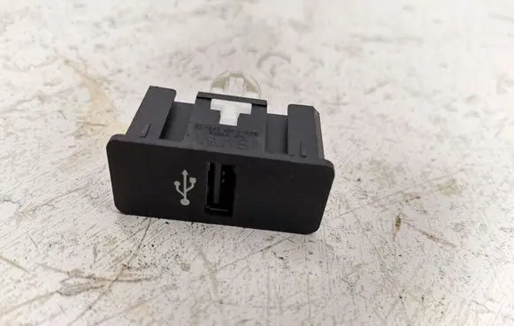 BMW M4 F82 F83 USB socket connector 9230248