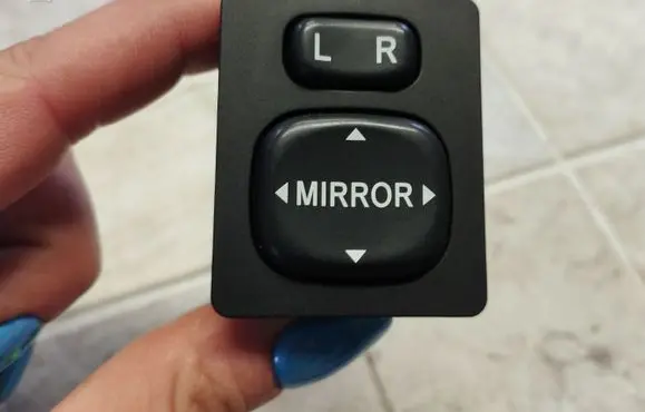 Toyota Corolla Verso AR10 Wing mirror switch 183574 769746