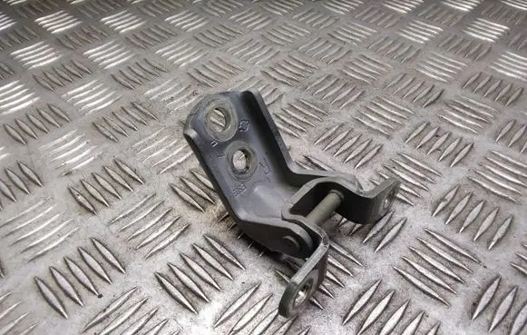 Nissan Qashqai Front door upper hinge