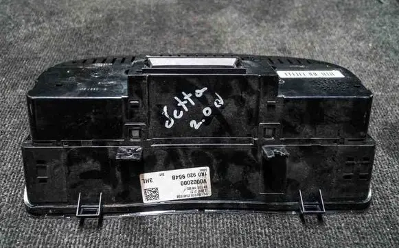 Volkswagen Jetta V Speedometer (instrument cluster) 1K0920964B