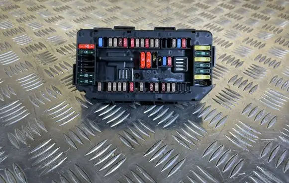 BMW 4 F32 F33 Fuse module 9337879 6114933787902