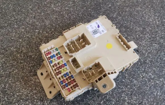 Hyundai Santa Fe Fuse module 91950S1100