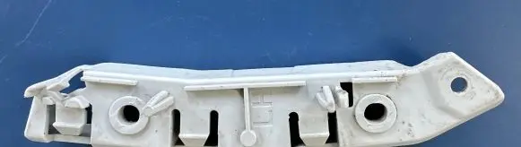 Front bumper mounting bracket