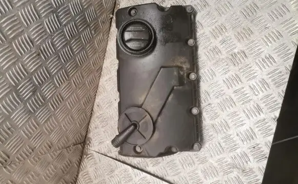 Ford Galaxy Rocker cam cover 038103475