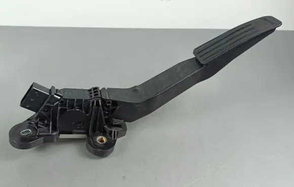 Jeep Grand Cherokee WL Accelerator throttle pedal 68360648AC