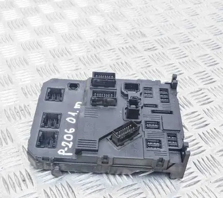 Peugeot 206 Central body control module 
