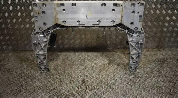 Mercedes-Benz 190 W201 Engine mounting bracket