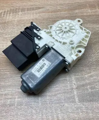 Volkswagen PASSAT B6 Rear door window regulator motor 1K0959704P