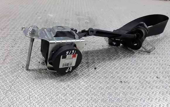 Opel Astra H Front seatbelt 560834901