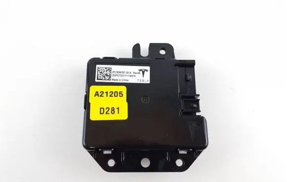 Tesla Model Y USB control unit 165678730A