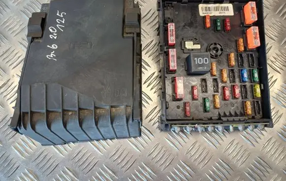 Volkswagen PASSAT B6 Fuse box set 3C0937125 63592777