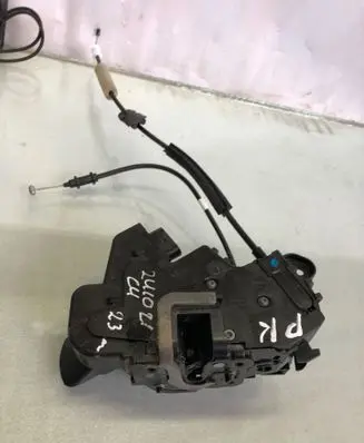 Citroen C4 III e-C4 Front door lock 9832796880