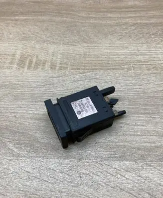 Volkswagen PASSAT B5 Windscreen/window heater switch 3B0959621C