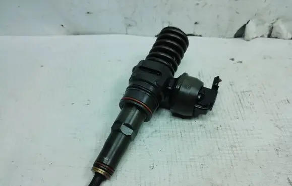 Fuel injector