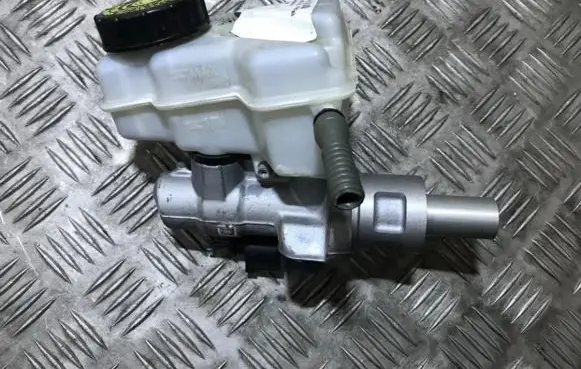 Master brake cylinder