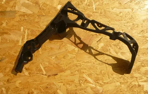 Rear bumper mounting bracket