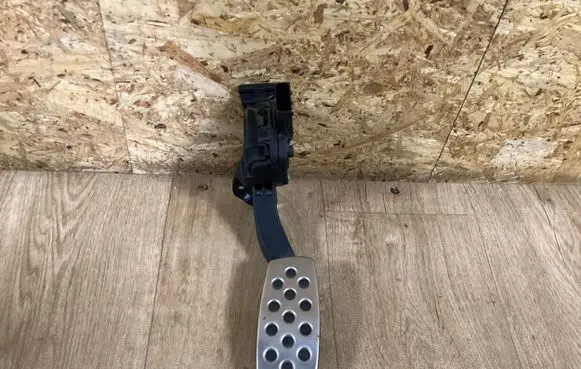 Opel Insignia A Accelerator throttle pedal 13237352 6PV00976500 06102008