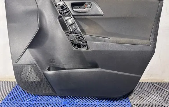 Toyota Auris E180 Front door card panel trim