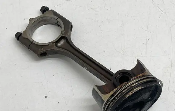 KIA Optima Piston with connecting rod 