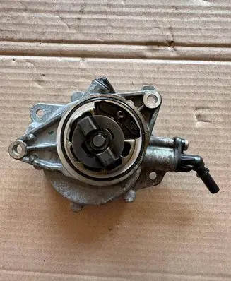 Peugeot 308 Vacuum pump V7586424