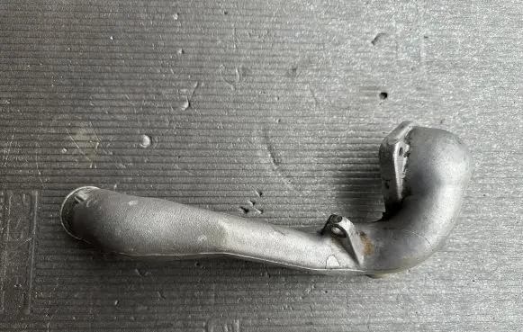 Nissan Patrol Y61 Engine coolant pipe/hose 13048VC101