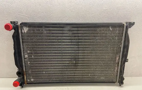 Audi A4 S4 B5 8D Coolant radiator 8D0121251Q 848796J RM1059