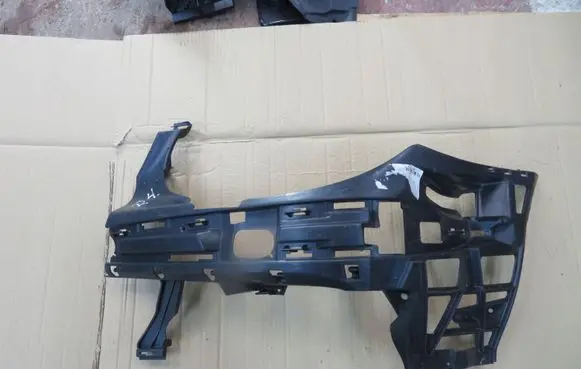 Mercedes-Benz E W211 Front bumper mounting bracket A2118800352