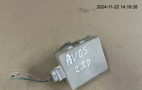 Toyota Avensis T250 Door central lock control unit/module 89741-05070