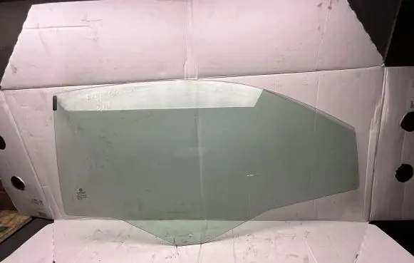 Fiat 500 Front door window/glass (coupe) 43R001583 AS2M3232DOT682