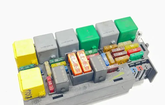 Mercedes-Benz ML W164 Fuse module A1645400672