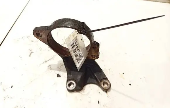 Toyota Auris 150 Engine mounting bracket
